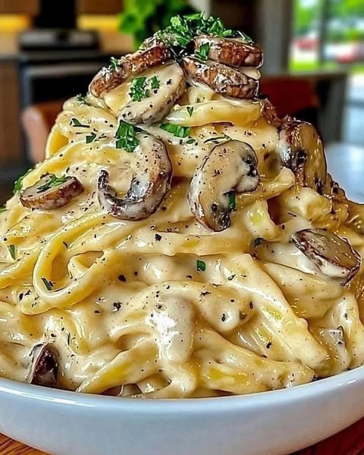 Creamy Mushroom and Bacon Spaghetti
