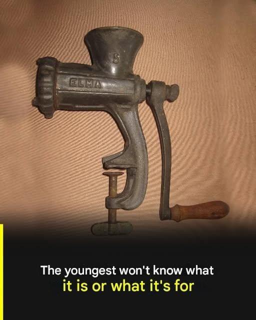 Only 1% of the ‘Gen Z’ generation will know what this is! 🤯 To everyone else, it’s just a piece of scrap metal, but to us, it was the heart of the kitchen. Do you remember the sound it made? 🥩